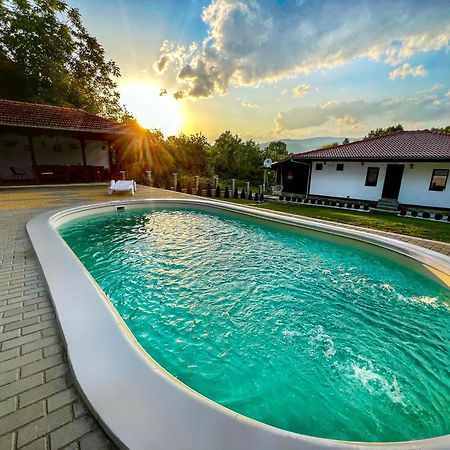 Villa Старият Дюкянь Elena Esterno foto